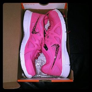 New Women's Nike Running Shoe "Revolution 2"